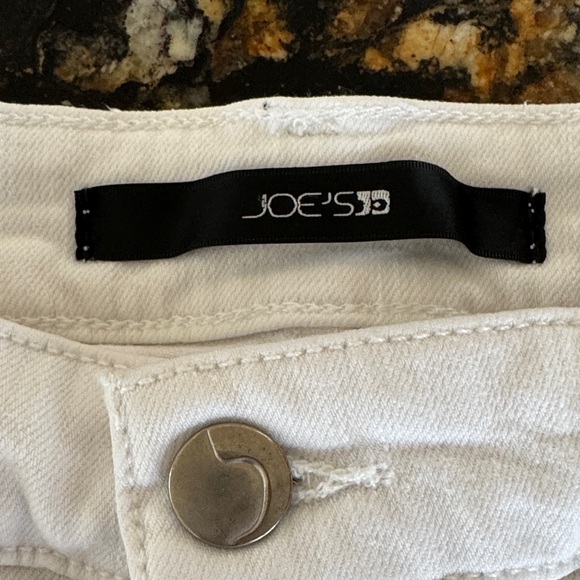 Joe's Jeans White Shorts- size 26 - Picture 6 of 10